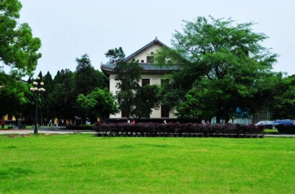 大學(xué)校園景色（合肥工業(yè)大學(xué)校園景色）